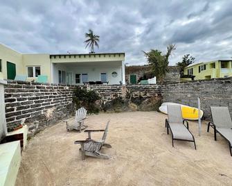 “Boathouse” Large one Bed cottage on Harrington Sound - Sandys - Patio