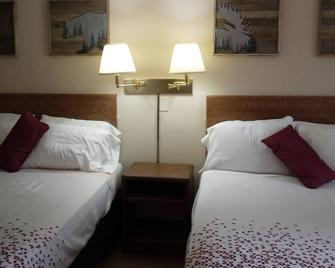 Northwoods Motels - Ladysmith - Bedroom