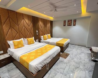 Purple Icon - Ahmedabad - Schlafzimmer