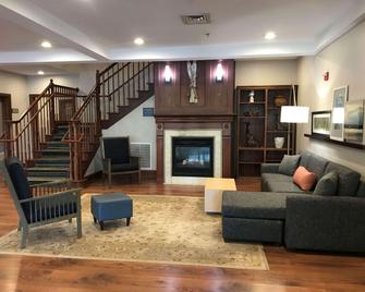 Country Inn & Suites by Radisson, Lake George, NY - Queensbury - Lobby