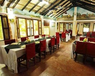 Chitwan Gaida Lodge - Sauraha - Restaurant