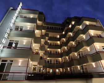 Hotel Metropol - Larissa - Gebäude