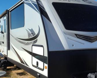 \'Off-the-grid\' Jayco 32KBS White Hawk camper trailer - Roswell