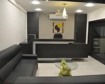 Hotel Woodland - Somnāth - Front desk