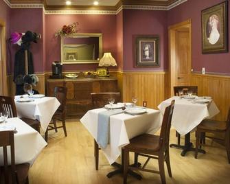 Hidden Serenity Bed and Breakfast - West Bend - Ресторан