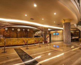 Claro Makassar - Makassar - Reception
