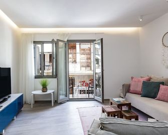 Kristin's Place with Sauna - Rethymno - Olohuone