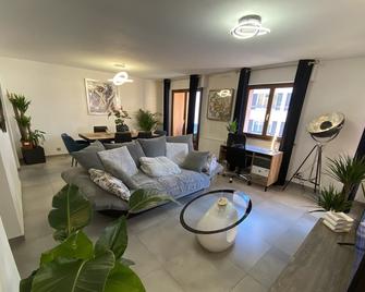 Mallo's Lodge Avec Parking Gratuit Et 2 Balcons - Colmar - Living room