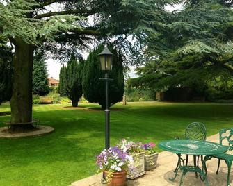 The Parsonage Hotel & Spa - York - Patio