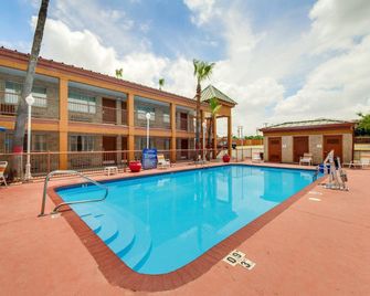 Econo Lodge Inn & Suites Eagle Pass - Eagle Pass - Piscina