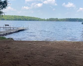 Cozy Cottage on Maple Lake in Three Lakes, WI - Three Lakes - Beach
