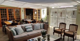 7 on Oakleigh - Pietermaritzburg - Living room