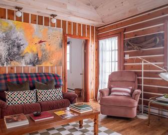 Chalet Lendemain de Ville Avec Accès au lac - Saint-Adolphe-d'Howard - Living room