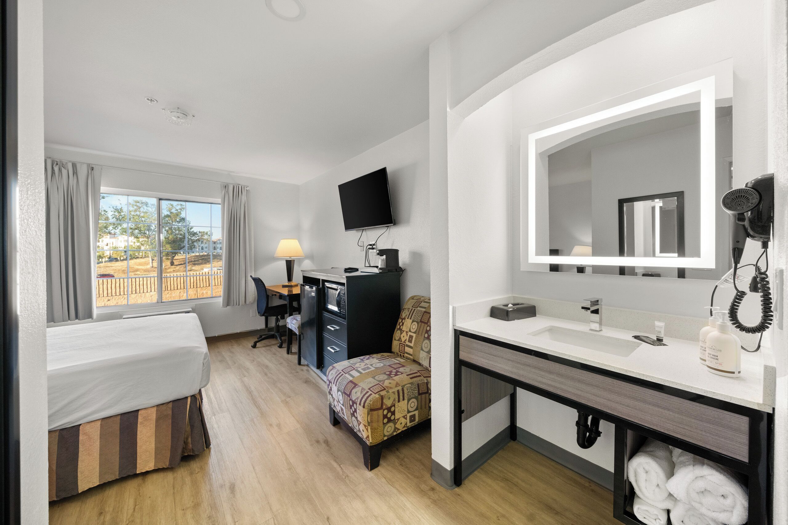Ramada by Wyndham Ontario - אונטריו