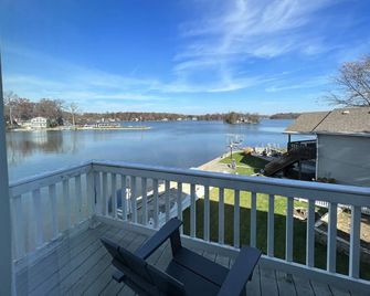 Book your 2025 summer vacation - Rome City - Balcón