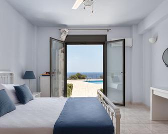 Eight Bedroom, Six Bathtoom Villa with Private Pool. - Aegina - Sypialnia