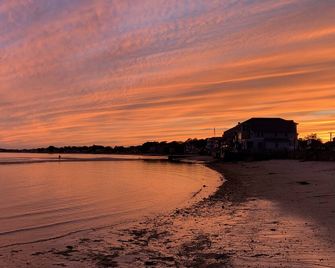 Beach Front Property Steps From Long Island Sound! - Westbrook - Strand