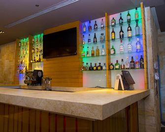 Holiday Inn Acapulco La Isla By IHG - Acapulco - Bar