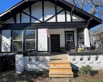 Backyard Bungalow - Greenville