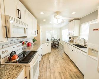 Farmhouse Near Zion And The Best Hiking, Mountain Biking Trails - La Verkin - Kitchen