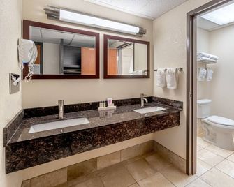 Grand Williston Hotel & Conference Center - Williston - Bad