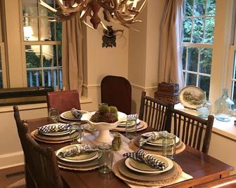 Lock Keepers Cottage on C&O Canal/Potomac River - Sharpsburg - Dining room