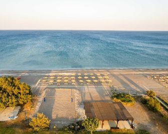 Levante Athletic Resort - Afántou - Strand