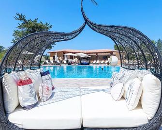 Le Chateau Lambousa Hotel Cyprus - Lápithos - Piscina