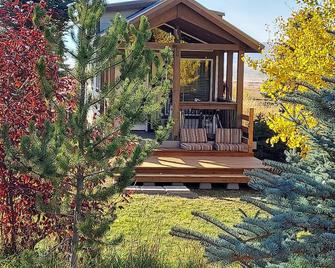 Mountain Town Guest House Located Near National Parks and Ski & Summer Resorts - Driggs - Outdoors view