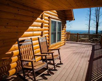 #1 Views Black-Mt.- Lux Log Estate. / Hot Tub / Game Room / Pet Friendly / Gated - Black Mountain - Balcony