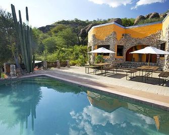 Sasa Safari Camp & Tours - Outjo - Piscina