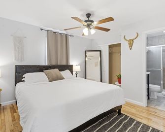 NEW! Quiet Family House near the Casino - Atlantic City - Bedroom