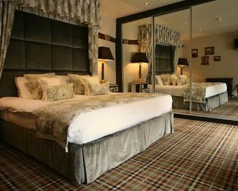 The White Hart Hotel - Halstead - Bedroom