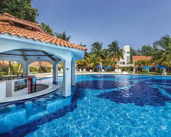 This resort & location is simply Heaven ! - Isla Mujeres - Uima-allas
