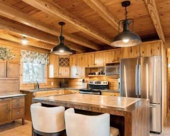 Private Lakefront Sanctuary - Winnipeg Beach - Kitchen
