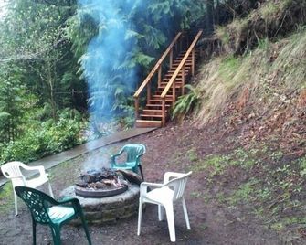 Lake Sutherland Cabin Rental by Olympic National Park - Port Angeles - Patio