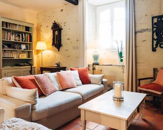 B&B Eth Béryè Petit - Beaucens - Wohnzimmer