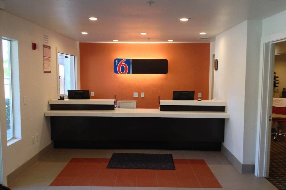 Motel 6-Grand Prairie, Tx - Near Six Flags Drive - Grand Prairie - Front desk