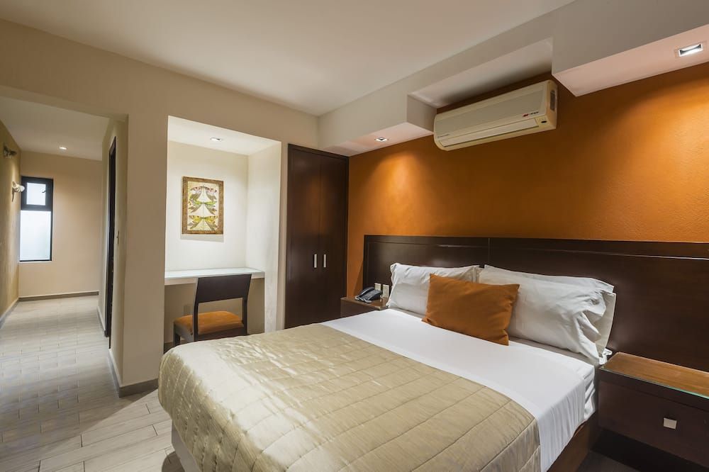 Hotel Puerta del Sol - גוואדאלחארה