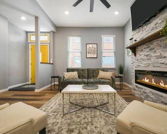 Luxury Living in Lawrenceville! - Pittsburgh - Living room