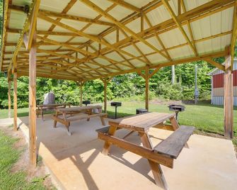 Cozy Cabin in the Smokies - Great for Couples! - Newport - Patio