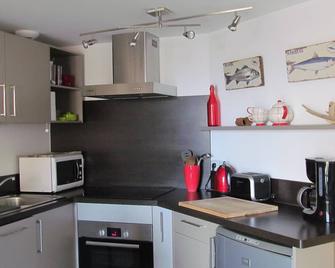 '3-room duplex, 53 m² in the heart of the village, possibility of a sailing escap' - Hyères - Kitchen
