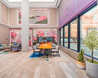 Mercure Qingdao May Fourth Square - Кіндао - Лоббі
