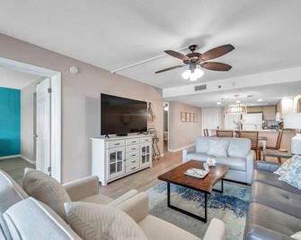 Pet-friendly 2-bed Condo With Amazing Waterfront Views - Clearwater Beach - Wohnzimmer