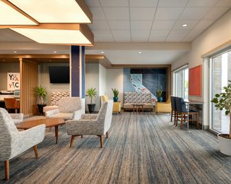 Holiday Inn Express & Suites Yuba City - Marysville By IHG - Yuba City - Lobby
