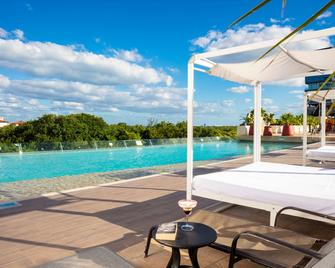 Krystal Urban Cancun & Beach Club - Cancún - Pool
