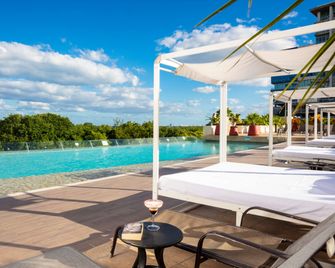 Krystal Urban Cancun & Beach Club - Cancún - Pool