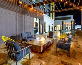 Hilton Garden Inn Hays - Hays - Bygning