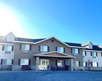 Country Trails Inn &Suites - Preston - Building