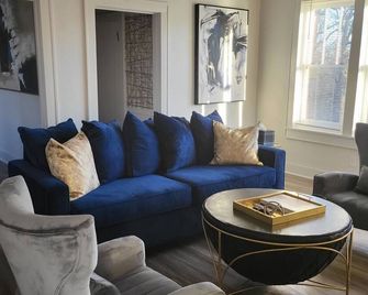 The Jasmine On Main - Little Rock - Living room
